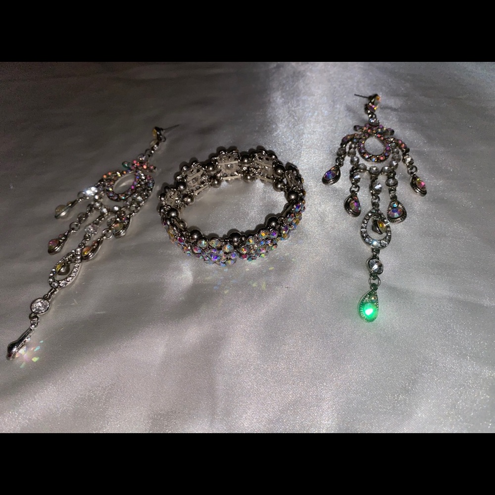 IRIDESCENT DANGLE EARRINGS & BRACELET SET